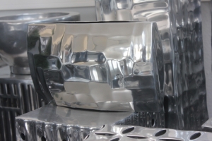 Exklusive Vase aus poliertem Aluminium
